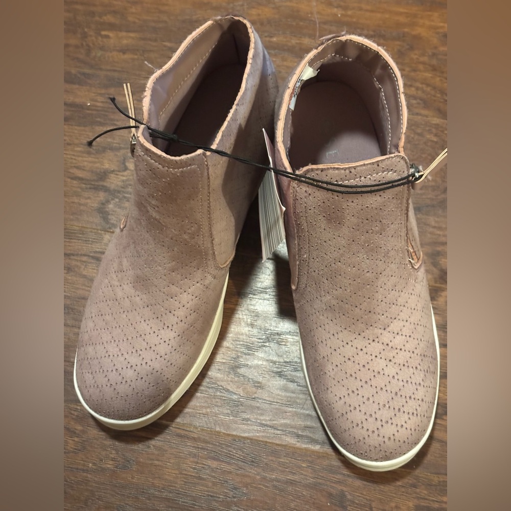 Serra Pink wedge sneakers size 9